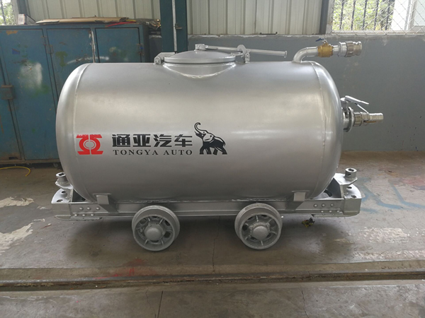 通亞汽車設(shè)計生產(chǎn)出史上最小粉罐車