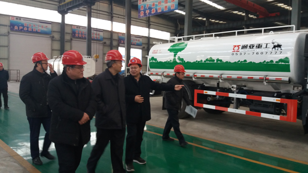 山東省質(zhì)監(jiān)局監(jiān)督處處長(zhǎng)及梁山縣各領(lǐng)導(dǎo)來(lái)我公司參觀指導(dǎo)