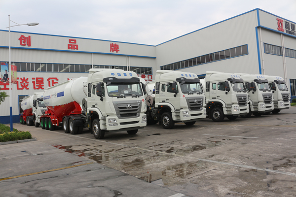 通亞汽車又一批量下灰半掛車發(fā)車！??！