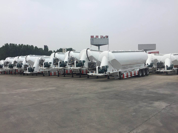 100臺(tái)立式粉罐半掛車出口金日發(fā)車。。。